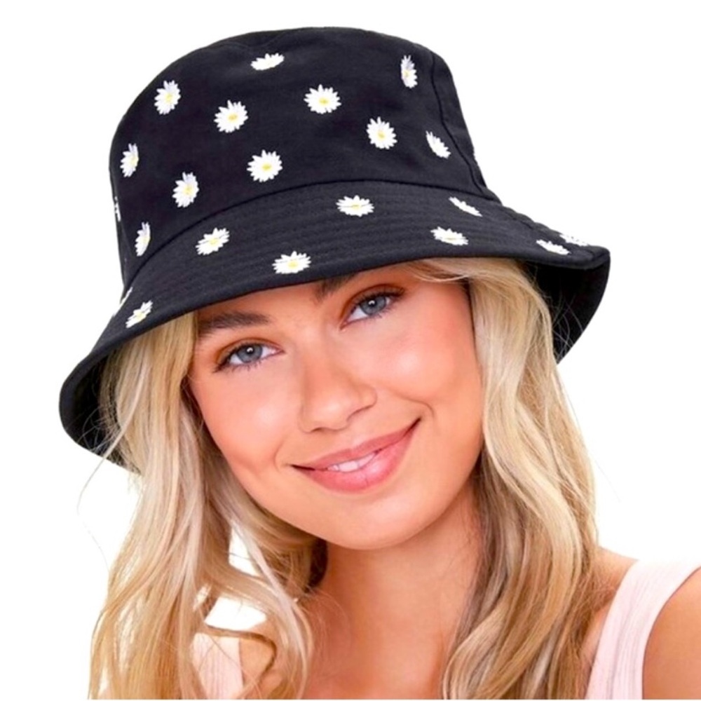 Alice + Olivia Reversible Printed Bucket Hat